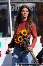 DANIELLE VASINOVA Shopping at Farmer
