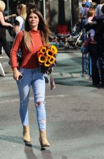 DANIELLE VASINOVA Shopping at Farmer