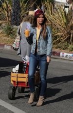 DANIELLE VASINOVA Shopping at the Farmer