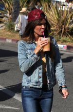 DANIELLE VASINOVA Shopping at the Farmer