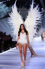 GIZELE OLIVEIRA at Victoria