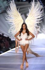GIZELE OLIVEIRA at Victoria
