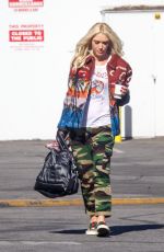 GWEN STEFANI Out and About in Los Angeles 11/12/2018