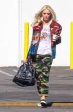 GWEN STEFANI Out and About in Los Angeles 11/12/2018