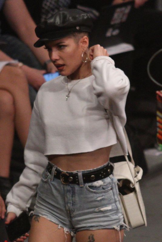 HALSEY at LA Lakers and Utah Jazz Game in Los Angeles 11/23/2018