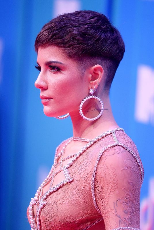 HALSEY at MTV European Music Awards 2018 in Bilbao 11/04/2018