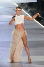 HALSEY Performs at Victoria’s Secret 2018 Show in New York 11/08/2018