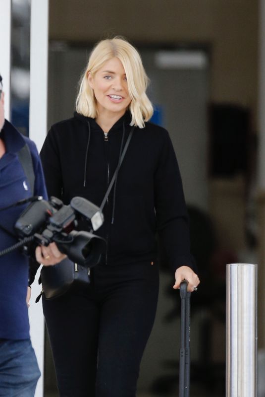 HOLLY WILLOUGHBY at Coolangatta Airport on Gold Coast 11/11/2018