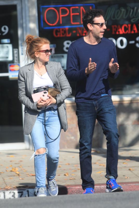 ISLA FISHER and Sacha Cohen Out for Lunch in Los Angeles 11/28/2018