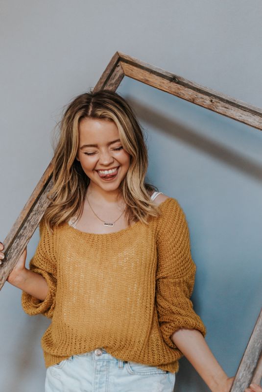 JADE PETTYJOHN on the Set of a Photoshoot, November 2018