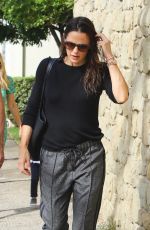 JENNIFER GARNER Arrives at Church in Pacific Palisades 11/04/2018