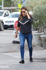 JENNIFER GARNER Out and About in Brentwood 11/16/2018