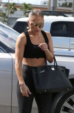 JENNIFER LOPEZ Arrives at a Gym in Miami 11/01/2018