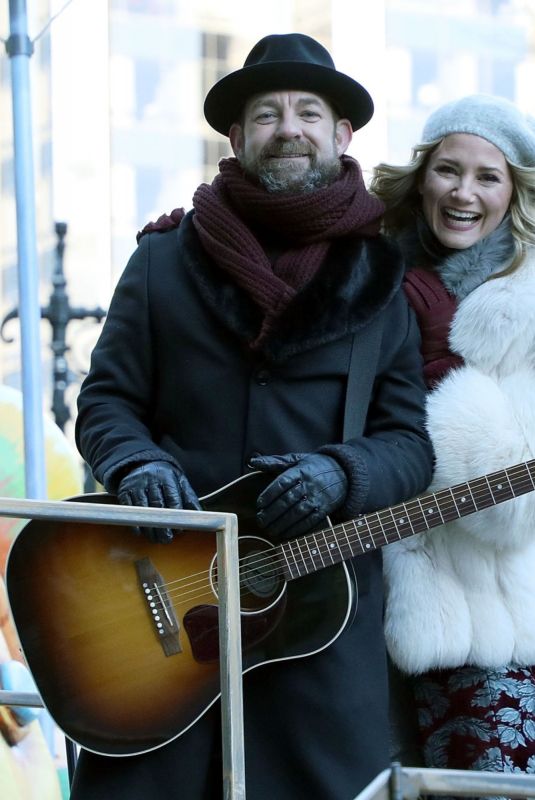 JENNIFER NETTLES at 2018 Macy’s Thanksgiving Day Parade in New York 11/22/2018