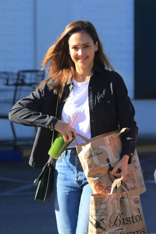 JESSICA ALBA Shopping at Bristol Farms in Los Angeles 11/28/2018