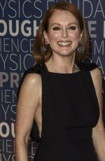 JULIANNE MOORE at 2019 Breakthrough Prize in Mountain View 11/04/2018