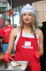 KASSANDRA CLEMENTI at Los Angeles Mission Thanksgiving Event 11/21/2018