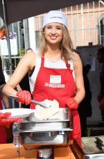 KASSANDRA CLEMENTI at Los Angeles Mission Thanksgiving Event 11/21/2018