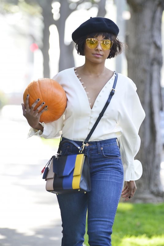 KAT GRAHAM Gets a Pumpkin in Los Angeles 10/29/2018