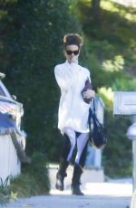 KATE BECKINSALE Heading to Painting Class in Westwood 11/09/2018