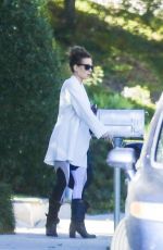 KATE BECKINSALE Heading to Painting Class in Westwood 11/09/2018