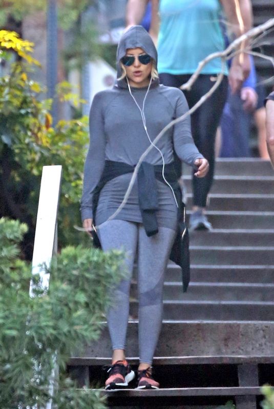 KATE HUDSON Leaves a Gym in Los Angeles 11/24/2018