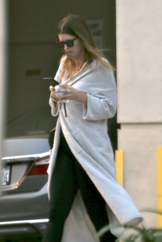KATHERINE SCHWARZENEGGER Out and About in Los Angeles 11/10/2018