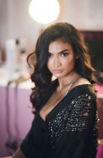 KELLY GALE on the Backstage of Victoria