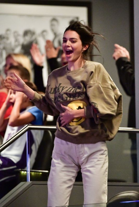 KENDALL JENNER at Philadelphia 76ers vs Brooklyn Nets Game in New York 11/25/2018