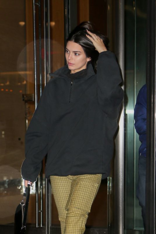 KENDALL JENNER Leaves Victoria