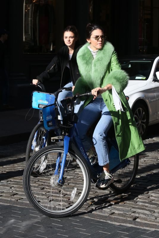 KENDALL JENNER Riding a Citi Bike Out in New York 11/03/2018