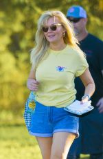 KIRSTEN DUNST on theSet of On Becoming a God in Central Florida in Louisiana 11/27/2018