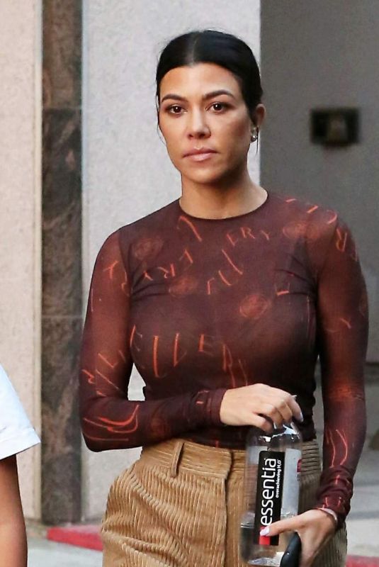 KOURTNEY KARDASHIAN Out and About in Calabasas 11/07/2018