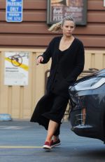 KRISTEN BELL Out Shopping in Los Angeles 11/11/2018