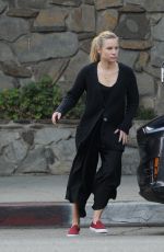 KRISTEN BELL Out Shopping in Los Angeles 11/11/2018