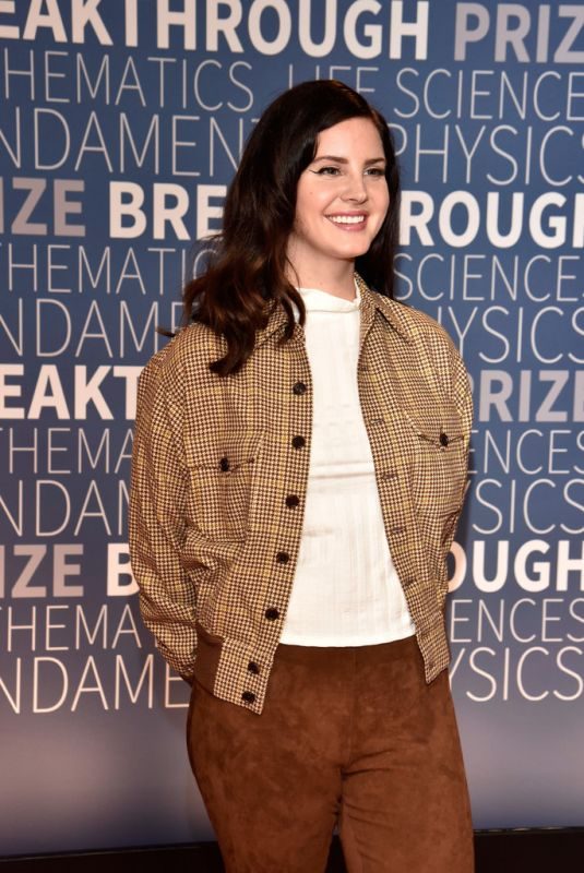 LANA DEL REY at 2019 Breakthrough Prize in Mountain View 11/04/2018