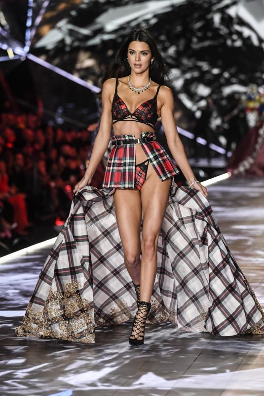LIU WEN at Victoria’s Secret 2018 Fashion Show in New York 11/08/2018