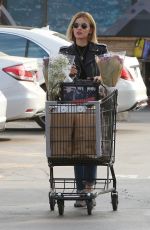 LUCY HALE Shopping at Ralphs in Los Angeles 11/21/2018