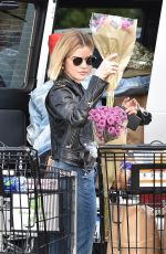 LUCY HALE Shopping at Ralphs in Los Angeles 11/21/2018