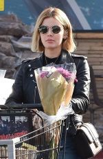 LUCY HALE Shopping at Ralphs in Los Angeles 11/21/2018