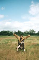MAISIE WILLIAMS in Elle Magazine, UK October 2018 Issue