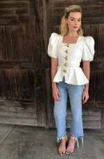 MARGOT ROBBIE at Mary Queen of Scots Event in Los Angeles 11/17/2018