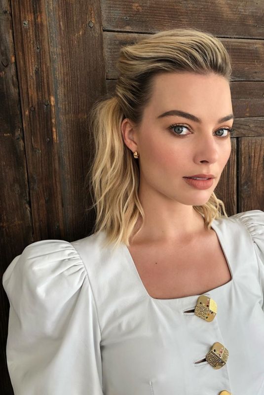 MARGOT ROBBIE at Mary Queen of Scots Event in Los Angeles 11/17/2018
