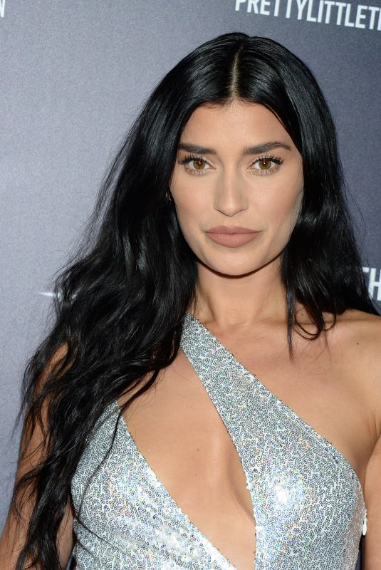 NICOLE WILLIAMS at Prettylittlething Starring Hailey Baldwin Event in Los Angeles 11/05/2018