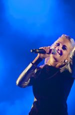 PIXIE LOTT Performs at City of Perth Christmas Lights in Perth 11/17/2018