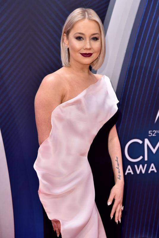 RAELYNN at 2018 CMA Awards in Nashville 11/14/2018