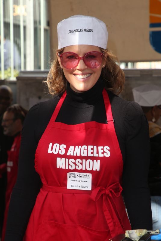 SANDRA TAYLOR at Los Angeles Mission Thanksgiving Event 11/21/2018