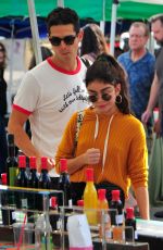 SARAH HYLAND Shopping at Farmers Market in Studio City 11/04/2018