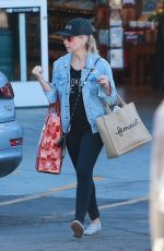 SARAH MICHELLE GELLAR Out Shopping in Santa Monica 11/02/2018