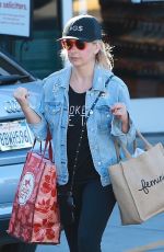 SARAH MICHELLE GELLAR Out Shopping in Santa Monica 11/02/2018